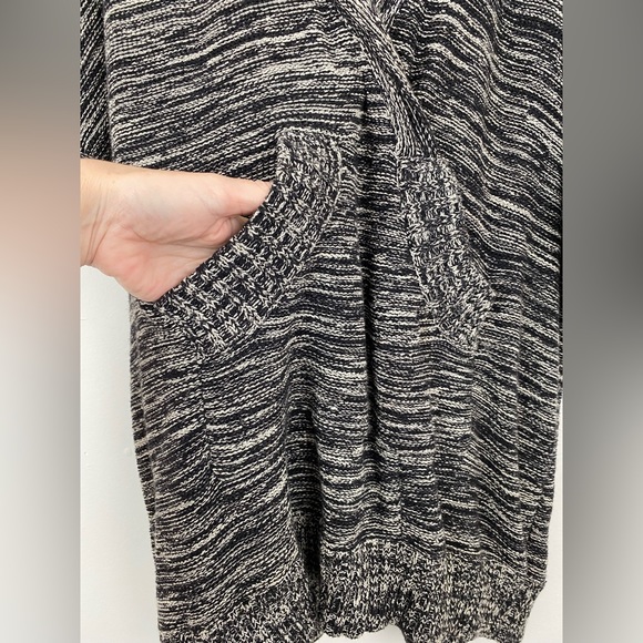 Plenty By Tracy Reese Sz Medium Women’s Black White Short Sleeve Hooded Sweater - Picture 3 of 8